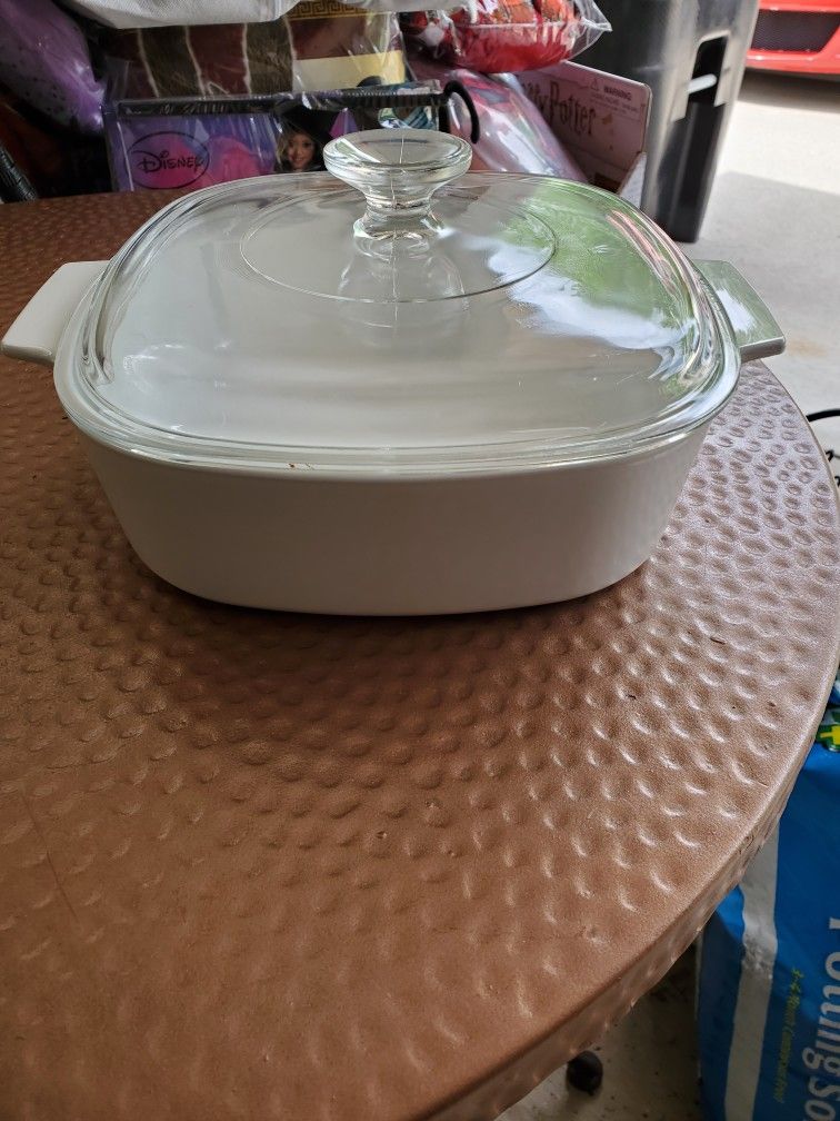 Two Liter Corning Ware Casserole Dish W Lid