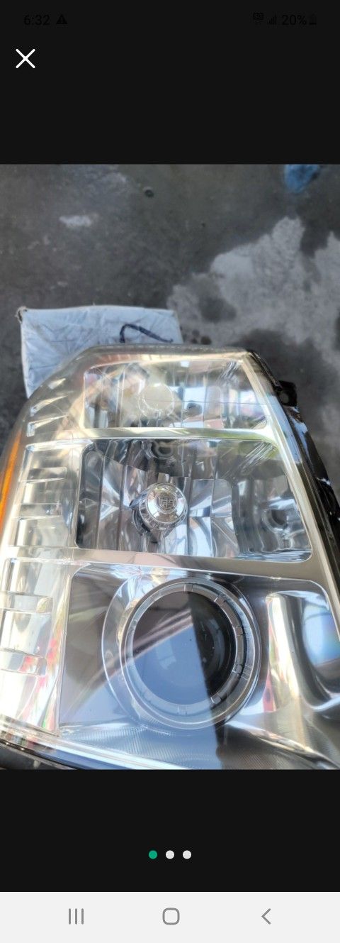 Cadillac Escalade Headlight