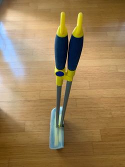 Mini broom and dustpan set