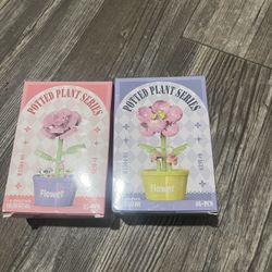 2 Little Lego Flowers 