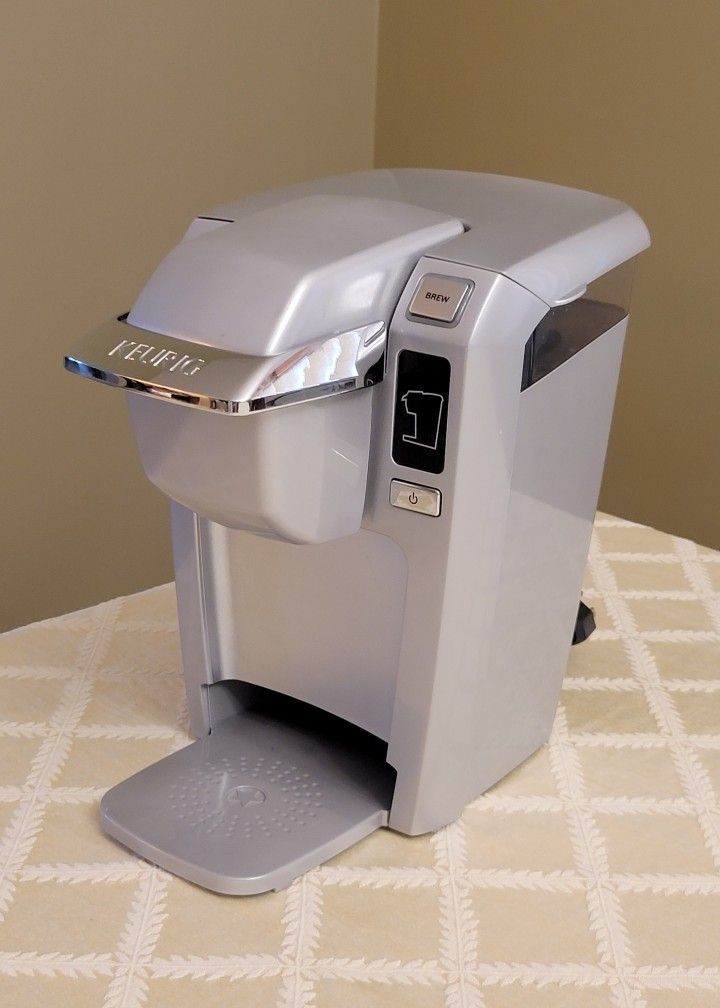 Keurig K10 Single-Cup Coffee Maker in Silver, Works Perfectly!