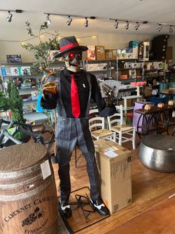 6.5 foot animated skeleton