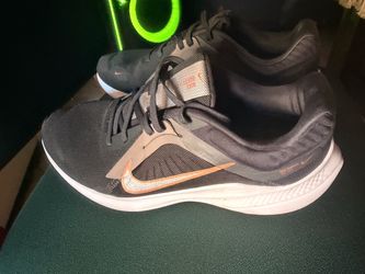 NIKE SIZE 10 MEN