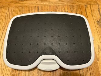 Kensington® SoleMate™ Footrest, 3.5"-5"H x 21.9"W x 3.7"D, Gray