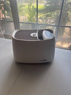 Honeywell HCM-350 Germ-Free Humidifier - Powers On, Pickup in Rockport