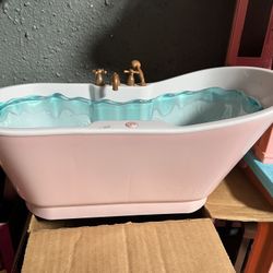 Doll House And Accessories 