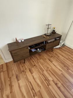 Se vende mesa TV