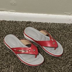 Stylish Women's Low Heel Slide Sandals - Open Toe, Easy Slip-On with Anti-Slip Sole, Solid Color in Durable Faux Leather Flip Flops