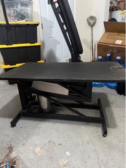Grooming table