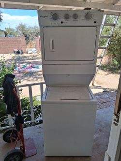 Whirlpool 27 in electricstackable washer dryer