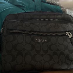 MAN’S CROSS COACH BAG.!!
