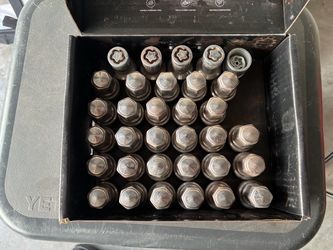 F250 lug nuts