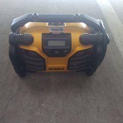 DeWalt  20v  Radio. Charger With  Generic. Battery  Good  Condition 