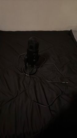 Logitech Creators Blue Yeti USB Microphone