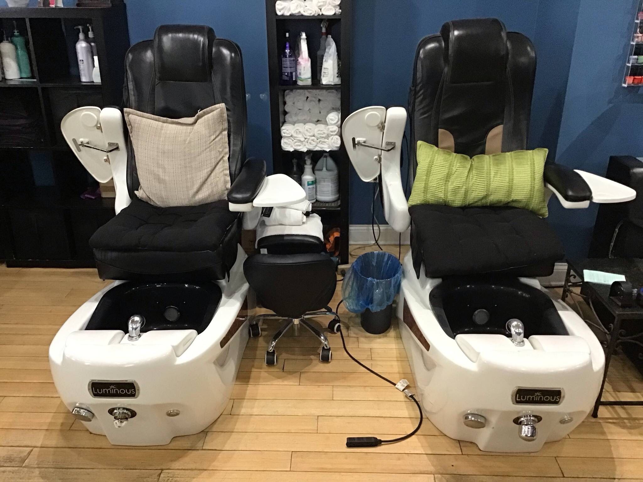 LUMINOUS PEDICURE CHAIR