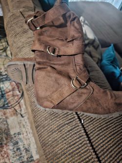 Brown buckle boot