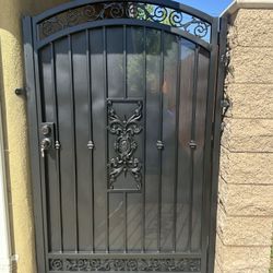 Side Gate