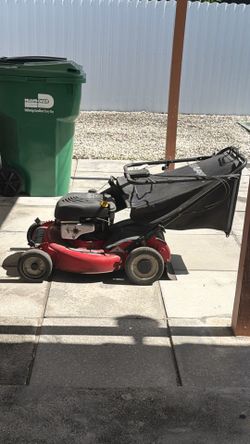 Lawnmower- Snapper gas self propelled