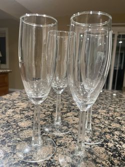 Set of 4 Champagne Flute Glasses – Elegant & Sturdy