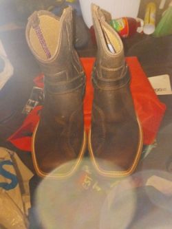 Twisted boots sz11d