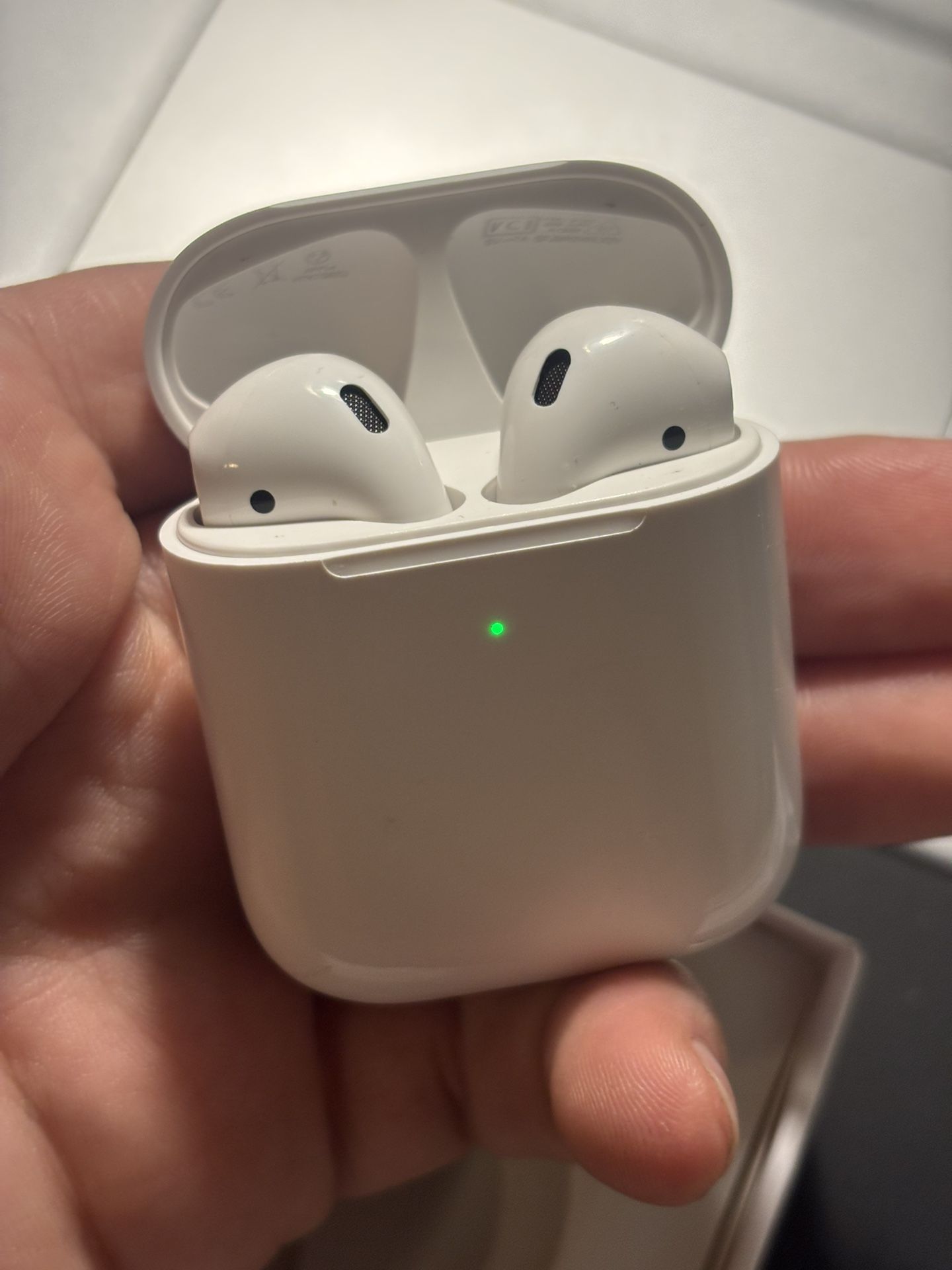 2-2Apple AirPods Pro (2st Generation) with a MagSafe Wireless case, open box never use