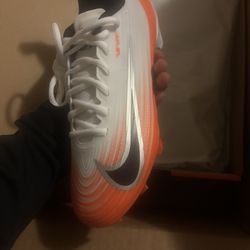 Brand New Nike Football cleats size 7 in men