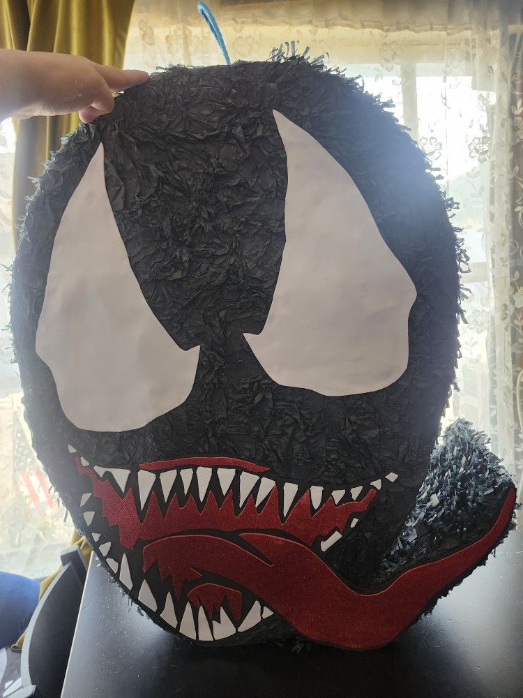 Custom Pinatas 