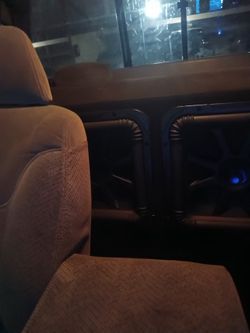 Competition kickers 12” with epicenter and 2 amps