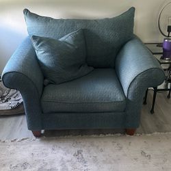 Havertys oversized chair