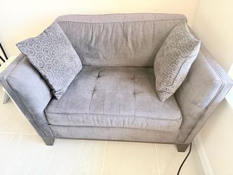 Gray Loveseat / 2-Seater Sofa – Great Condition