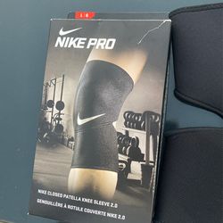 Men’s Nike knee sleeve size large brand new never used or worn
