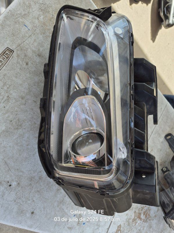 Hyundai Kona Left Headlight Oem