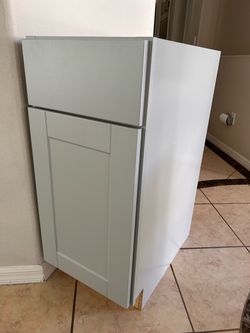 Great shaker cabinet brand new