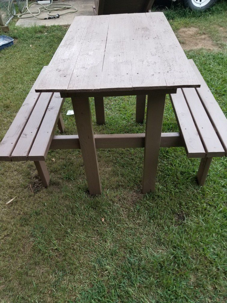 Outdoor Picnic Table 