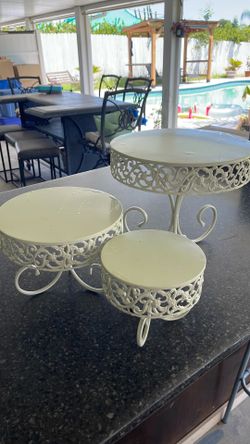 Dessert/Cake stands.