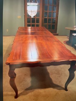 Ethan Allen Dining Table with 6 Chairs