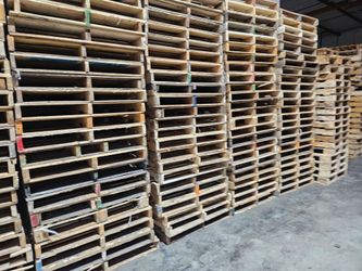 Used empty pallets