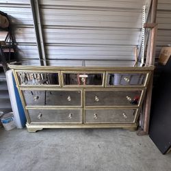 Z Gallerie Borghese 7 drawer mirrored dresser