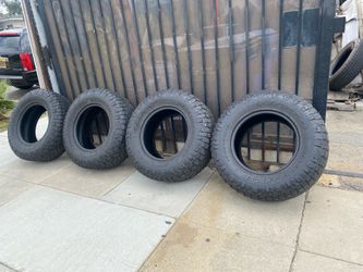 Set 4-285/70/17 NITTO Ridge Grappler, good condition, 40%, sell all 4 $400 cash carry out