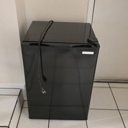 Insignia Mini Fridge 