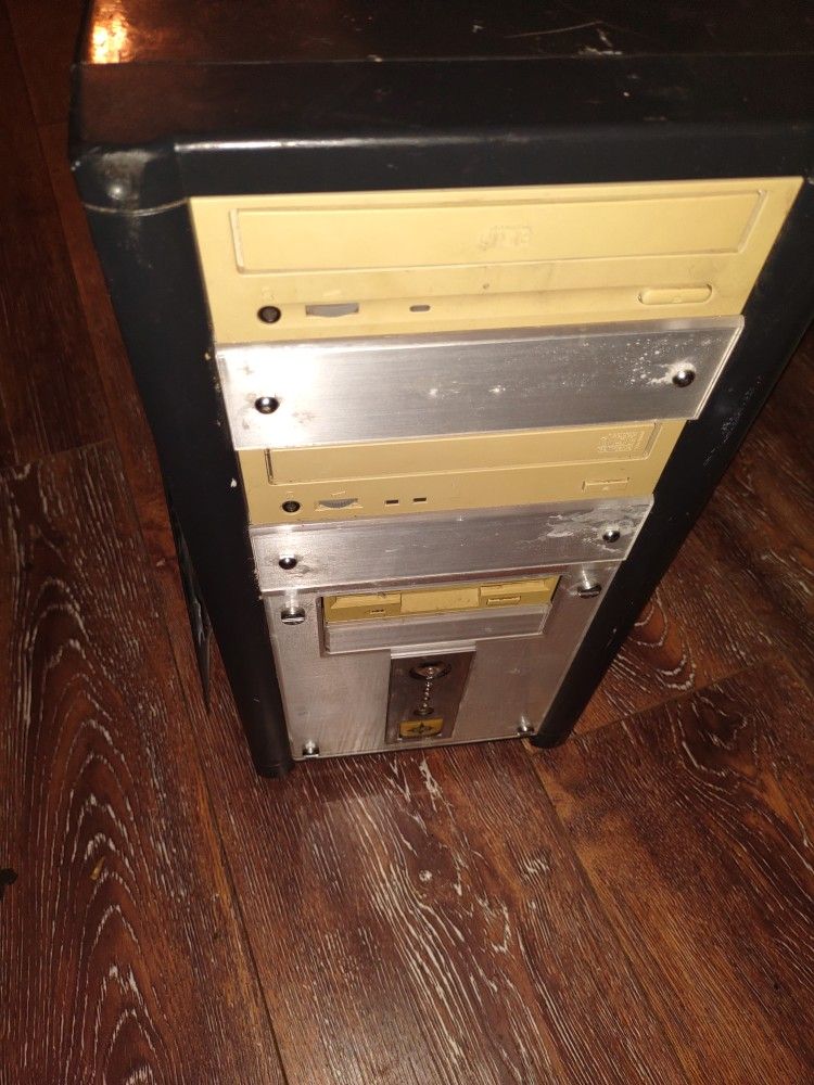 Whole Lot Of PC Stuff Shoot Me An Offer