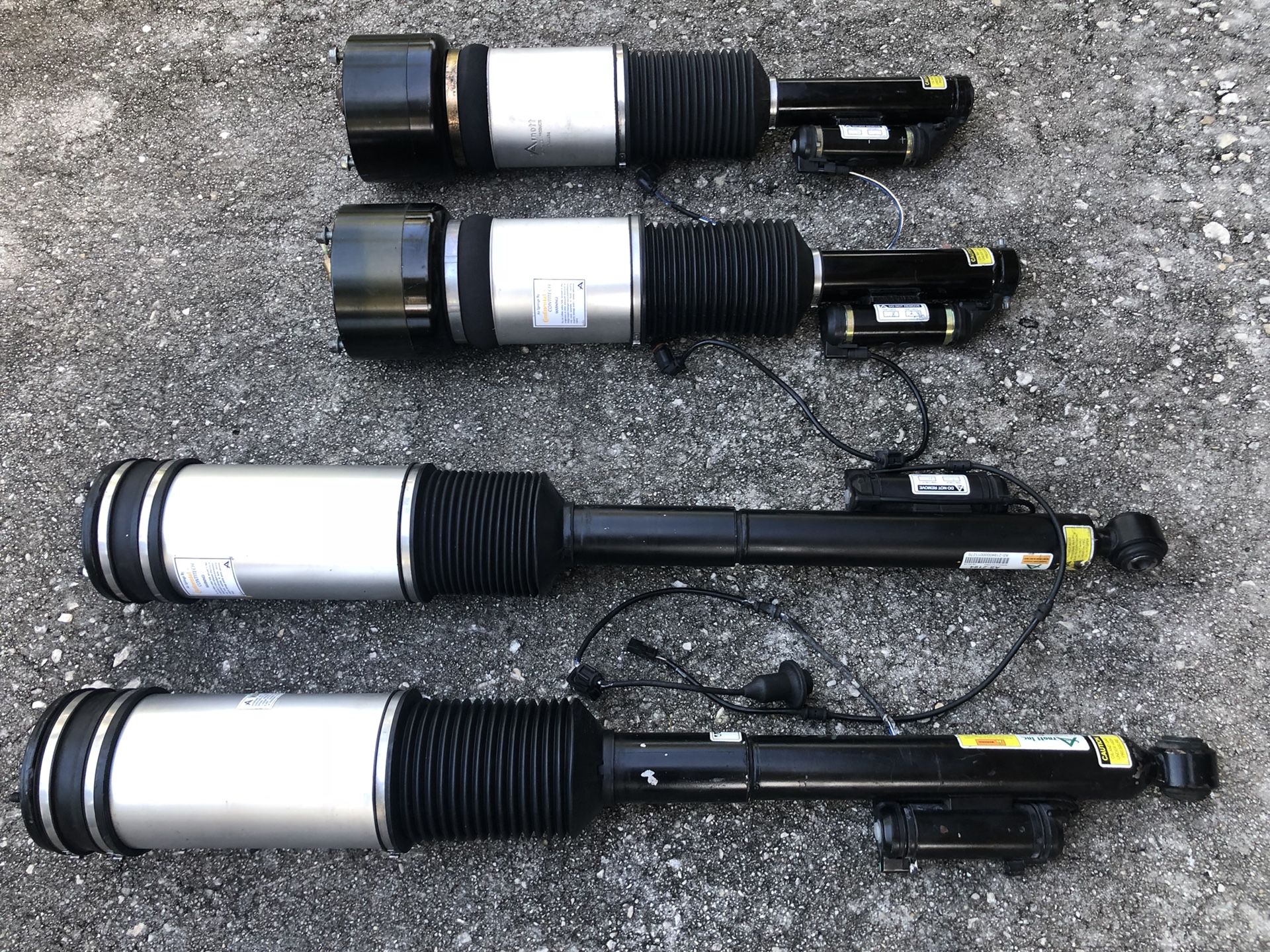 W220 S500 / S430 Upgraded Air Suspension Shocks for SALE