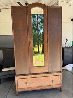 Antique Quarter-Sawn Oak Mirrored Wardrobe Armoire – Early 1900s – Original Hardware