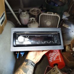 Pioneer Radio With Double Din Adapter And Dash Bezel For 99-06 Chevy GMC Truck/Yukon/Tahoe/Suburban 