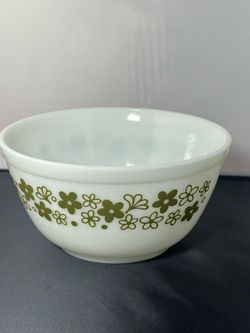 Vintage Pyrex "Spring Blossom Crazy Daisy" Bowl