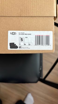 UGG Classic Maxi Short Boots Black Size 5