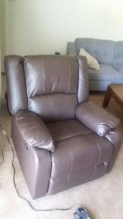 BRAND NEW RECLINER