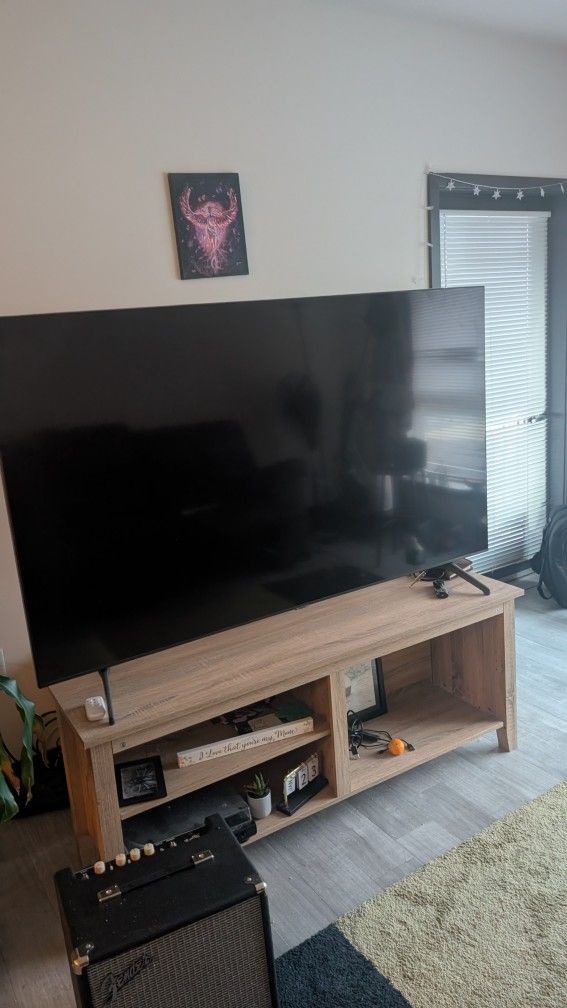 SAMSUNG 70-inch Class TU690T Crystal UHD 4K Smart Tizen TV 