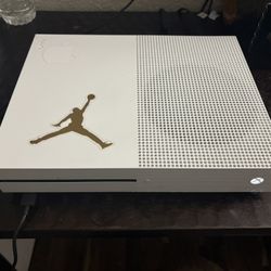 Xbox One S 800gbs  (not next gen)