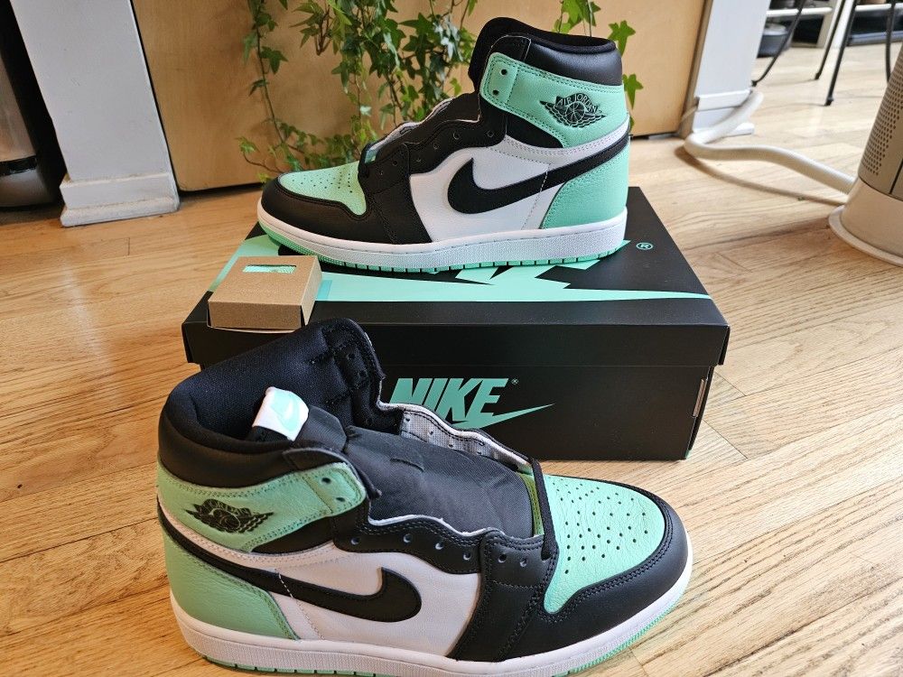 Air Jordan 1 Retro High OG - Green Glow - New - Size 10